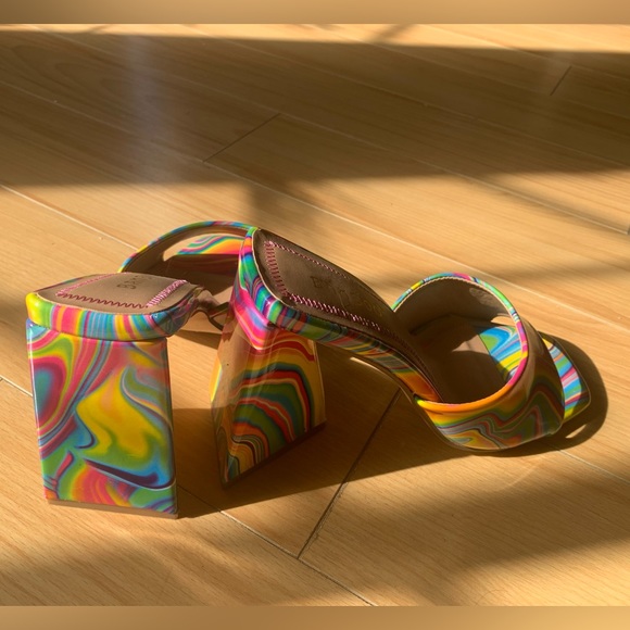 NWOT Bamboo Disco Rainbow Tie Dye Heels - Picture 2 of 4